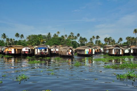 Cherai Beach Tour Package